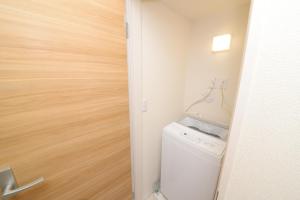 Foto sihtkohas Tōkyō asuva majutusasutuse NYHotel 2 新宿2階建て3室1バスルーム1シャワー2トイレ galeriist