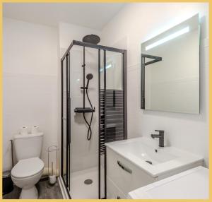 Koupelna v ubytování Le Cosy Nest I Studio I Etrembières + 9 fotografií