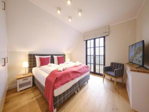 Postel nebo postele na pokoji v ubytování Reetland am Meer - LuxusPlus Reetdachvilla mit 4 Schlafzimmern und Kamin G08