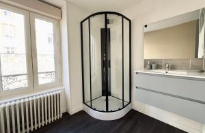 Koupelna v ubytování La Maison d'Hôtes - 8 BDR - Wifi - Gare + 32 fotografií