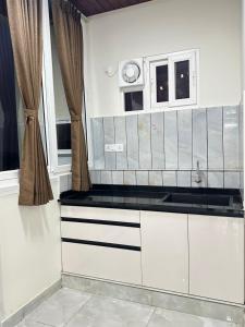 Η κουζίνα ή μικρή κουζίνα στο A Mountain view family suite by SS Luxury Comforts