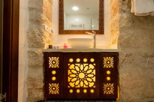 Ένα μπάνιο στο Jerusalem Hotel