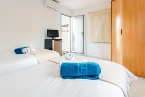 A bed or beds in a room at Villa Dolphin by Slow Villas