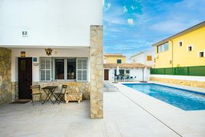 The swimming pool at or close to Villa Dolphin by Slow Villas