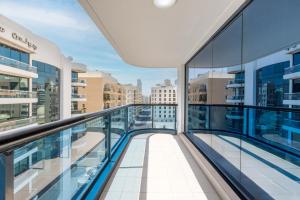 Bazén v ubytování Golden Sands Suites nebo v jeho okolí