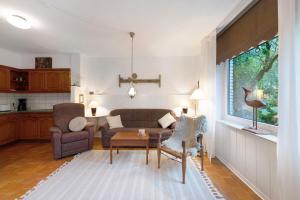 a living room with a couch and a table at Ferienwohnung Familie Franke in Joldelund