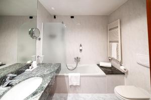 Phi Hotel Cavalieri的一间浴室