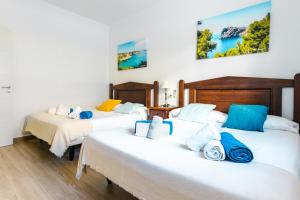 A bed or beds in a room at Villa Dolphin by Slow Villas