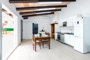 A kitchen or kitchenette at Villa Dolphin by Slow Villas