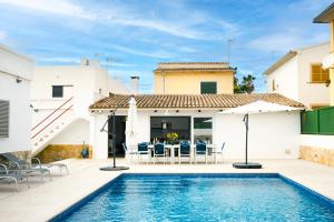 The swimming pool at or close to Villa Dolphin by Slow Villas