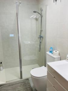 A bathroom at Apartamento Conil Centro y Playa, descanso perfecto, con aire acondicionado y WIFI