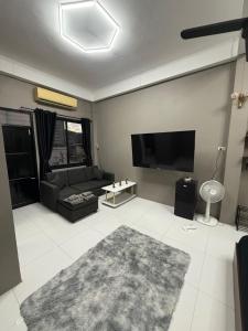 Μια τηλεόραση ή/και κέντρο ψυχαγωγίας στο Green Dreams Guesthouse