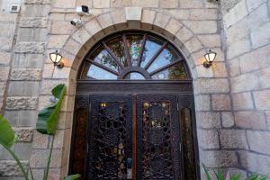 Η πρόσοψη ή η είσοδος του Jerusalem Hotel