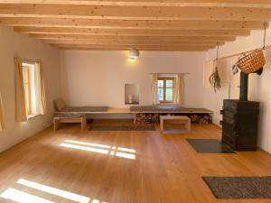 a large living room with a bench and a table at Neu renovierte Mühle, Einzellage im Waldviertel in Scheideldorf