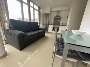 Kuchyňa alebo kuchynka v ubytovaní Apartamento en Ribeira(centro) 4* planta + 1 fotografia