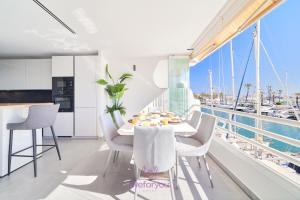 Balkón alebo terasa v ubytovaní weforyou Isla de Poniente 2 Bedrooms and Parking