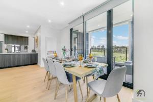 Η κουζίνα ή μικρή κουζίνα στο Stylish 3bedroom apartment in Rouse Hill