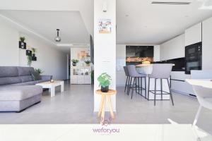 Posedenie v ubytovaní weforyou Isla de Poniente 2 Bedrooms and Parking