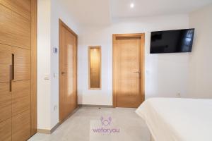 Televízia a/alebo spoločenská miestnosť v ubytovaní weforyou Isla de Poniente 2 Bedrooms and Parking