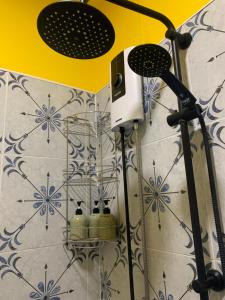 Ένα μπάνιο στο 3 Bedrooms House CM old town +27 φωτογραφίες