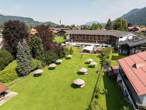 Nespecifikovaný výhled na hory nebo výhled na hory při pohledu z hotelu