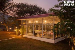Taman di luar StayVista's House Below The Hill - A stylish Mountain-view villa with Pool and Games room