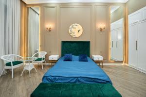 Llit o llits en una habitació de Sea View Boulevard Apartment