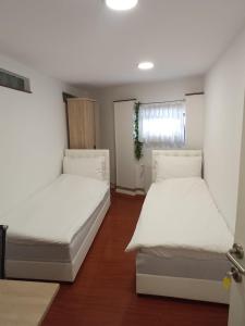 Postel nebo postele na pokoji v ubytování Apartmani Zaara