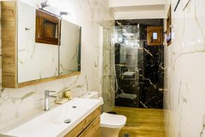 a bathroom with a sink and a shower at Four lakes luxury suites in Amintaio +9 photos