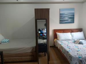 Voodi või voodid majutusasutuse Happy Stays A - Sunset View at SMDC Hope Residences toas