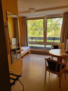 Posezení v ubytování Jugendgästehaus St.-Michaels-Heim + 37 fotografií