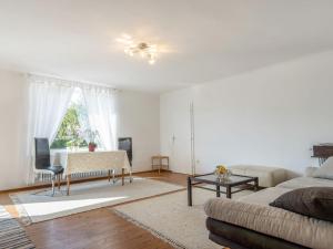 Χώρος καθιστικού στο Apartment Carla by Interhome