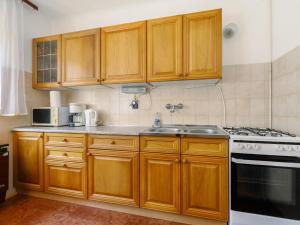 Kuchyň nebo kuchyňský kout v ubytování Holiday Home Picea by Interhome