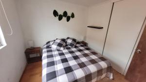 Postel nebo postele na pokoji v ubytování departamento completo cercano al jumbo