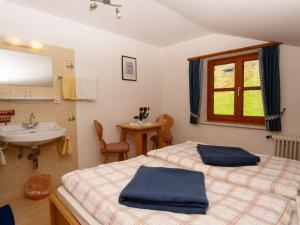 Posteľ alebo postele v izbe v ubytovaní Apartment Bischofsmütze by Interhome