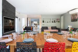Posezení v ubytování Gites Spa Strasbourg - Villa Cerf - SPA Privé, Sauna, Borne d'arcade, Babyfoot