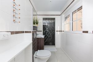 Koupelna v ubytování Gites Spa Strasbourg - Villa Cerf - SPA Privé, Sauna, Borne d'arcade, Babyfoot