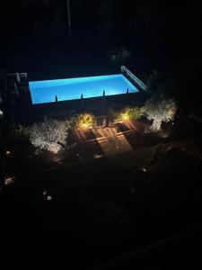 Bazén v ubytování Hôtel et Résidence Costa Rossa nebo v jeho okolí