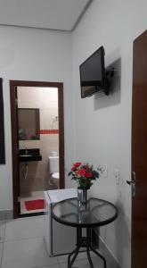 En TV eller et underholdningssystem på Hotel MM AEROPORTO BRASÍLIA