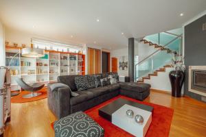 Et opholdsområde på Pool & Cinema Villa by Vacationy