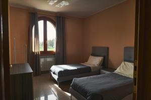 Ένα ή περισσότερα κρεβάτια σε δωμάτιο στο Villa Maddalena