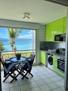Cucina o angolo cottura di Studio vue mer & accès plage