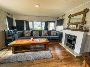 Posezení v ubytování Stunning 4 Berth Caravan In Seaside Village Of Scratby, Norfolk Ref 19150S