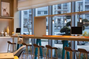 杭州东站希尔顿惠庭酒店餐厅或其他用餐的地方