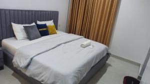 Rúm í herbergi á 1 Bedroom Solid Rock
