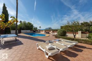 Bazén v ubytování Villa Mima by Abahana Villas nebo v jeho okolí
