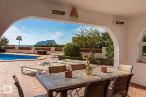 Bazén v ubytování Villa Mima by Abahana Villas nebo v jeho okolí