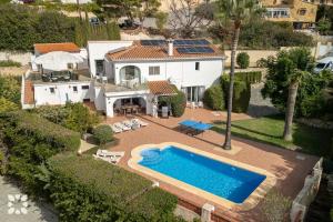 Bazén v ubytování Villa Mima by Abahana Villas nebo v jeho okolí