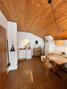 Kuchyň nebo kuchyňský kout v ubytování Voldersberghof