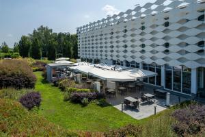 Vonkajšia záhrada v ubytovaní MO.OM Hotel